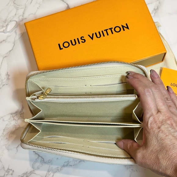 Source Unknown Iconic Fashion Damier Blue Wallet - Picture 6 of 11